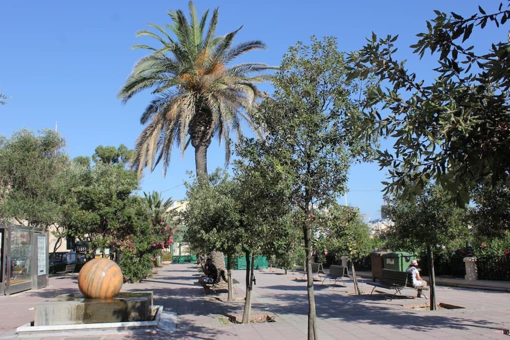 Sunny 2 Bedroom, 2 Bathrooms, Seaside Apt. Sliema Extérieur photo