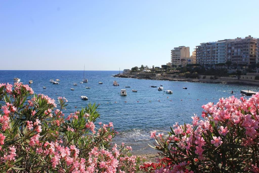 Sunny 2 Bedroom, 2 Bathrooms, Seaside Apt. Sliema Extérieur photo