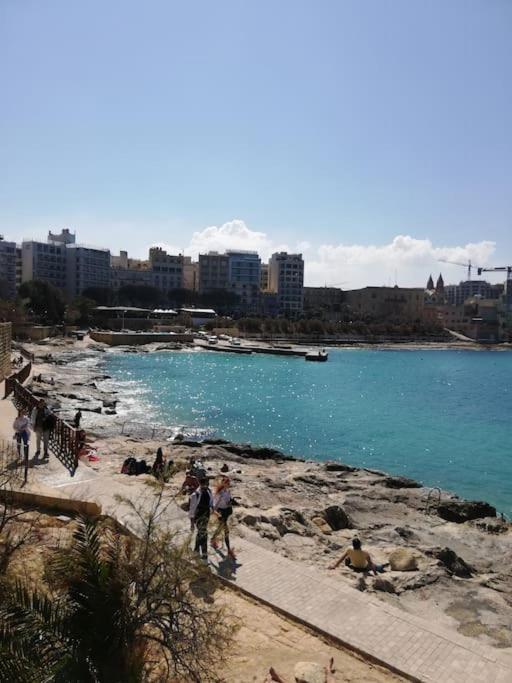 Sunny 2 Bedroom, 2 Bathrooms, Seaside Apt. Sliema Extérieur photo