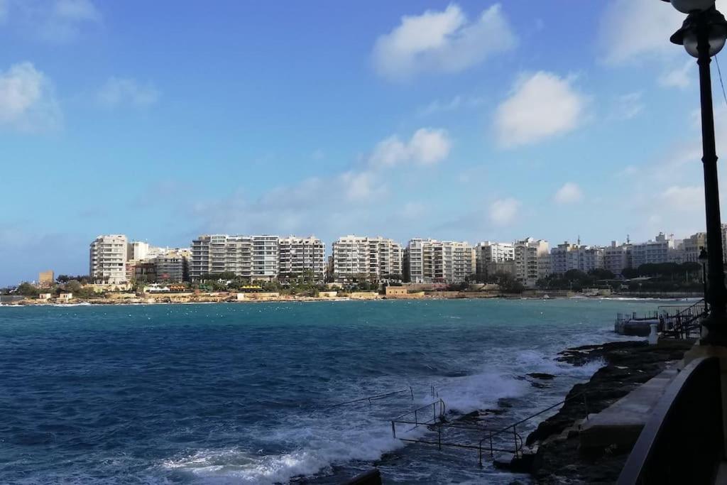 Sunny 2 Bedroom, 2 Bathrooms, Seaside Apt. Sliema Extérieur photo