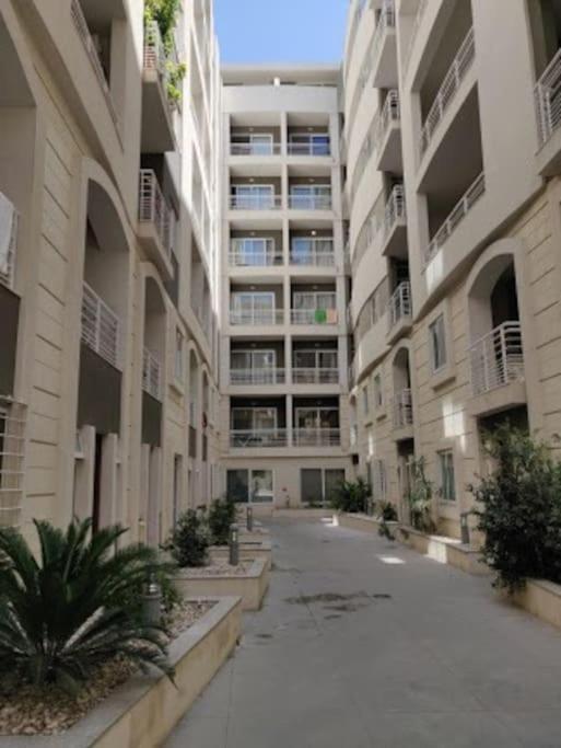 Sunny 2 Bedroom, 2 Bathrooms, Seaside Apt. Sliema Extérieur photo