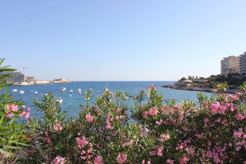 Sunny 2 Bedroom, 2 Bathrooms, Seaside Apt. Sliema Extérieur photo