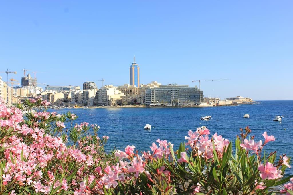 Sunny 2 Bedroom, 2 Bathrooms, Seaside Apt. Sliema Extérieur photo