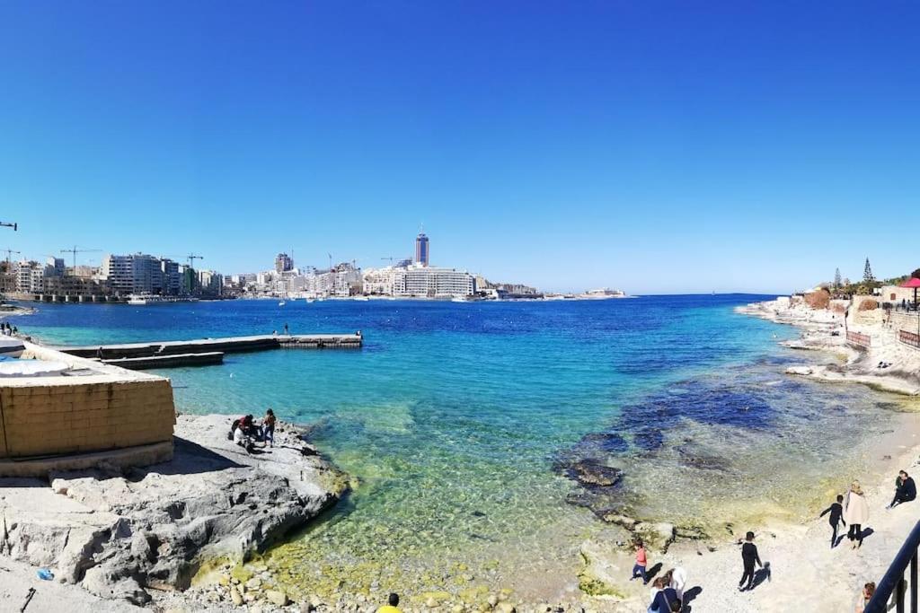 Sunny 2 Bedroom, 2 Bathrooms, Seaside Apt. Sliema Extérieur photo