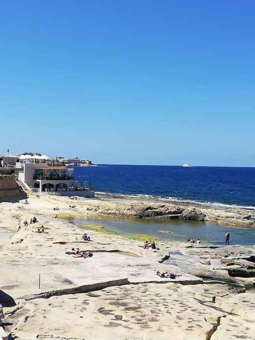 Sunny 2 Bedroom, 2 Bathrooms, Seaside Apt. Sliema Extérieur photo