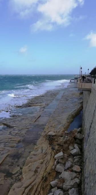 Sunny 2 Bedroom, 2 Bathrooms, Seaside Apt. Sliema Extérieur photo