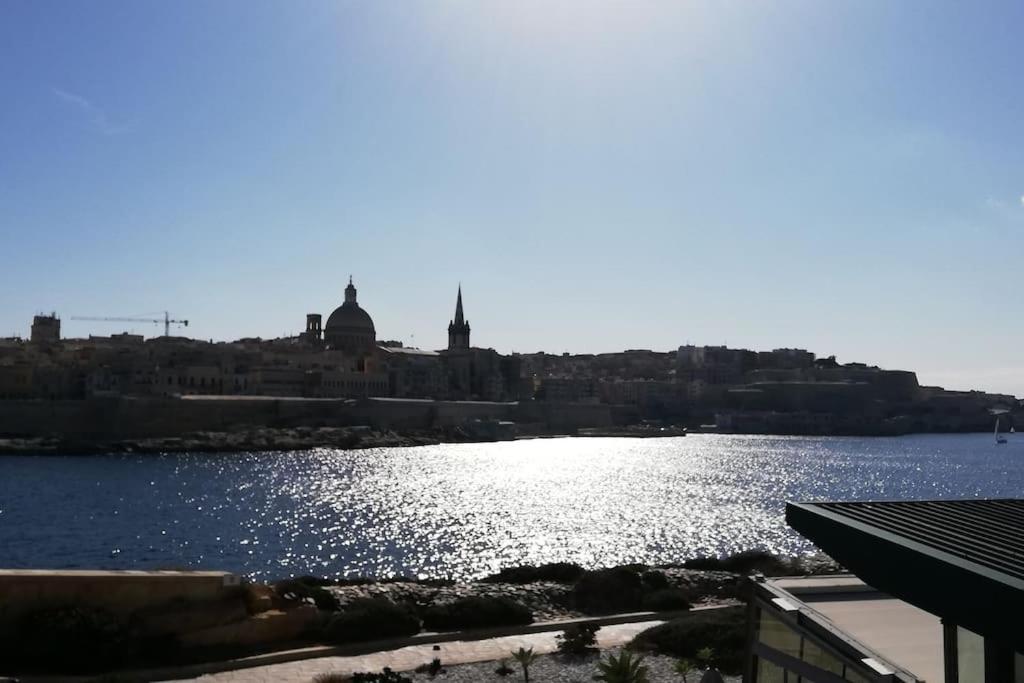 Sunny 2 Bedroom, 2 Bathrooms, Seaside Apt. Sliema Extérieur photo
